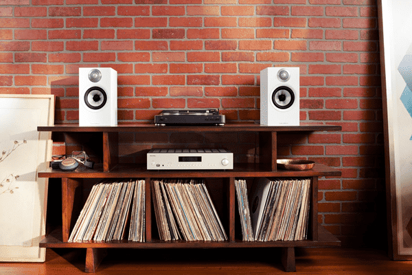 Bowers & Wilkins 607 S2 Lifestyle Final